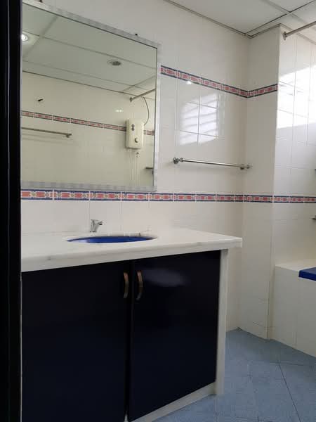 Condominium for Rent at Twin Towers - Xinnee . - Bathroom - PropertyGuru.com.my