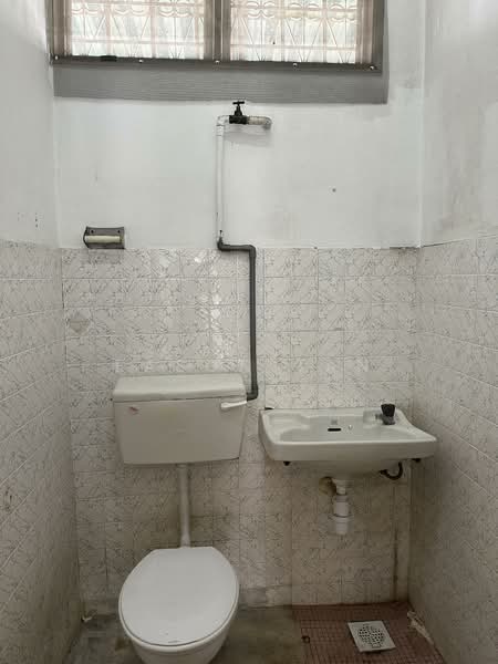 Rumah Teres 1 Tingkat untuk Dijual di Taman Bukit Maluri (Kepong) - Eason Tan - Bathroom - PropertyGuru.com.my