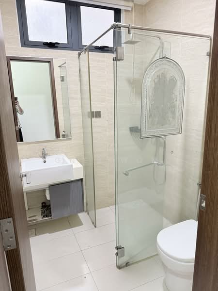Crescent Bay Suites (Teluk Bayu) untuk Untuk Disewa - RM 2,300 /bulan, Mac 2026 - Bathroom - PropertyGuru.com.my