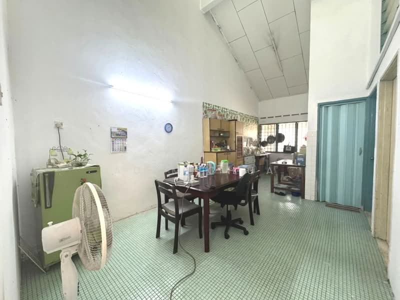 1-storey Terraced House for Sale in Taman Perling (Perling) - Adam Chua - Dining Room - PropertyGuru.com.my