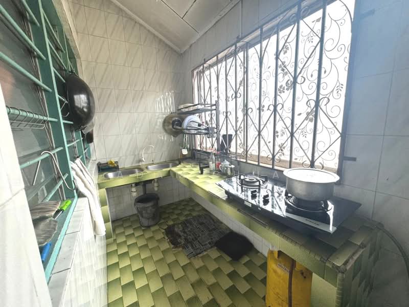 1-storey Terraced House for Sale in Taman Perling (Perling) - Adam Chua - Kitchen - PropertyGuru.com.my