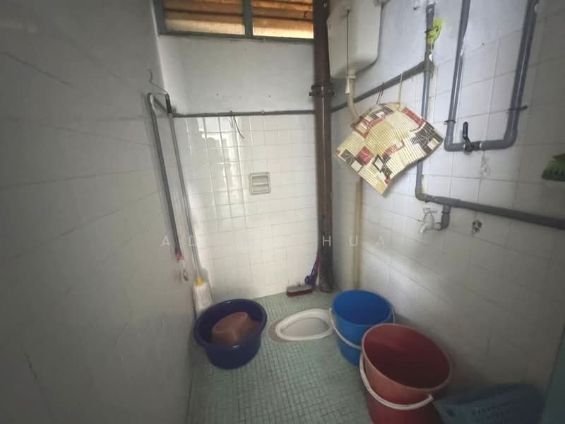 1-storey Terraced House for Sale in Taman Perling (Perling) - Adam Chua - Bathroom - PropertyGuru.com.my