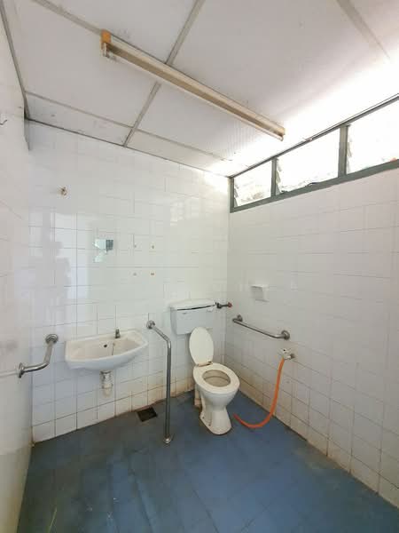Shop for Rent in Ipoh (Perak) - Chea Chea Lim - Bathroom - PropertyGuru.com.my