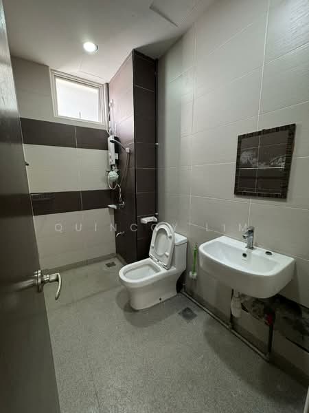 Kondominium untuk Disewa di M Condominium @ Larkin - Quinccy Lim - Bathroom - PropertyGuru.com.my