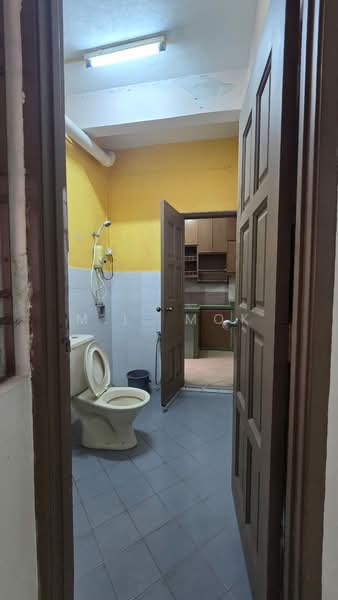 2-storey Terraced House for Sale in Taman Desa Cemerlang (Ulu Tiram) - M.L. Mok - Bathroom - PropertyGuru.com.my