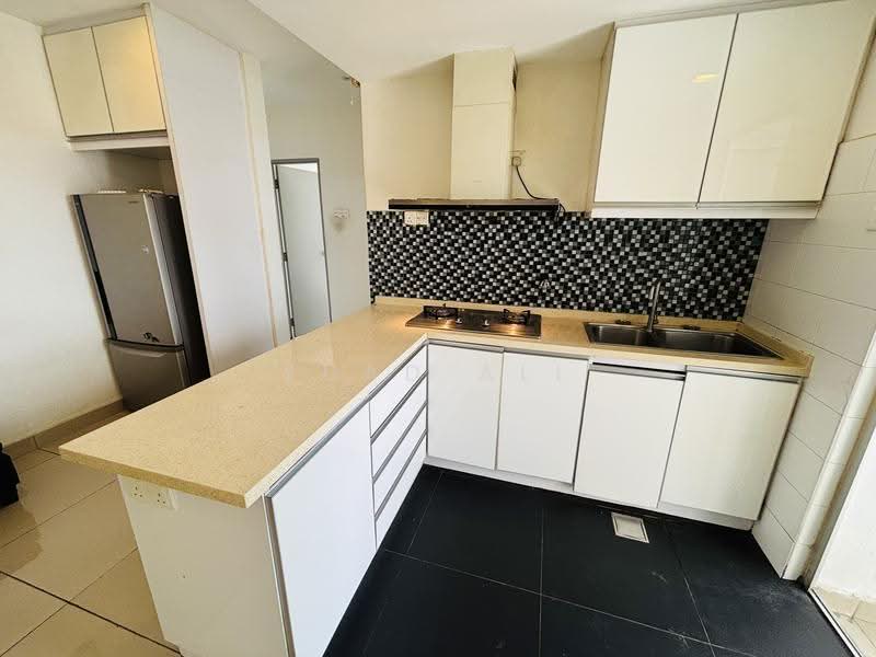 Kediaman Servis untuk Disewa di Domain 5 @ NeoCyber - Fuad Ali - Kitchen - PropertyGuru.com.my