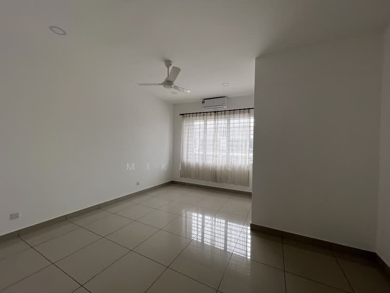 Rumah Teres 2 Tingkat untuk Dijual di Bandar Rimbayu (Telok Panglima Garang) - Miki You - Living Room - PropertyGuru.com.my