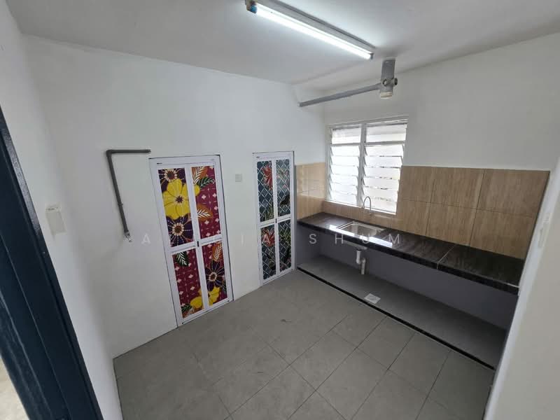 Flat for Sale at Taman Daya - Jalan Pinang 3, 4 - Alicia Shum - Kitchen - PropertyGuru.com.my