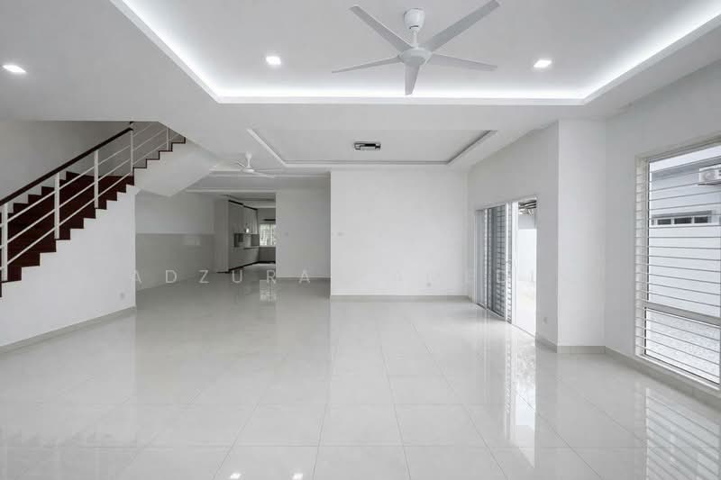 Rumah Berkembar untuk Dijual di Perdana Lakeview East (Cyberjaya) - Adzura Zamedin - Living Room - PropertyGuru.com.my