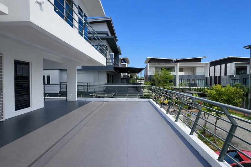 Rumah Berkembar untuk Dijual di Perdana Lakeview East (Cyberjaya) - Adzura Zamedin - Exterior - PropertyGuru.com.my