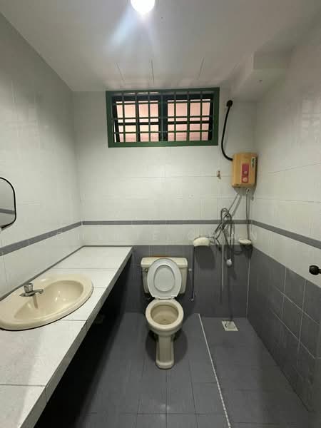 Taman Daya, Jalan Nibong untuk Untuk Dijual - RM 630,000, Mac 2026 - Bathroom - PropertyGuru.com.my