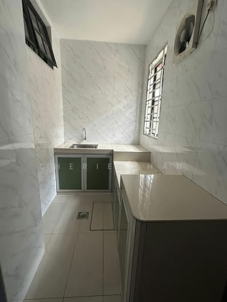 Taman Daya, Jalan Nibong untuk Untuk Dijual - RM 630,000, Mac 2026 - Kitchen - PropertyGuru.com.my