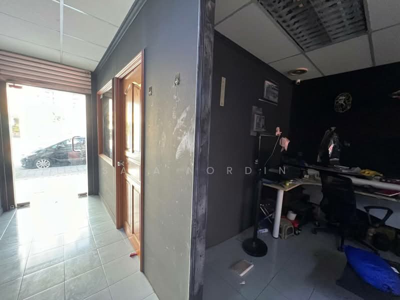 Shop / Office for Sale in Seksyen 13 (Shah Alam) - Sa'a Nordin - Interior - PropertyGuru.com.my
