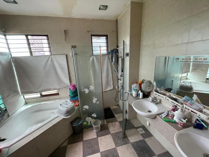 Zero-Lot Bungalow for Sale in Taman Aman Perdana (Kapar) - Roger Phang - Bathroom - PropertyGuru.com.my
