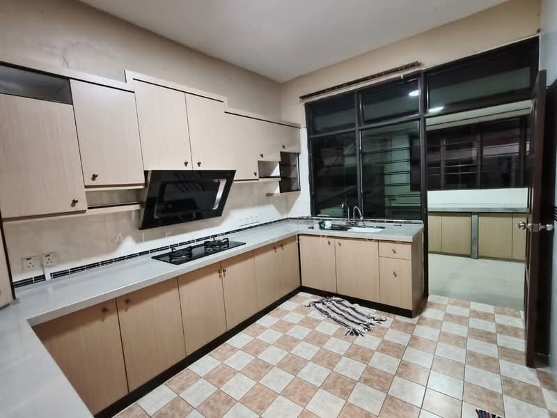Taman Golf Semi-D House For Rent untuk Untuk Disewa - RM 2,000 /bulan, Mac 2026 - Kitchen - PropertyGuru.com.my