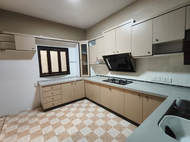 Taman Golf Semi-D House For Rent untuk Untuk Disewa - RM 2,000 /bulan, Mac 2026 - Kitchen - PropertyGuru.com.my