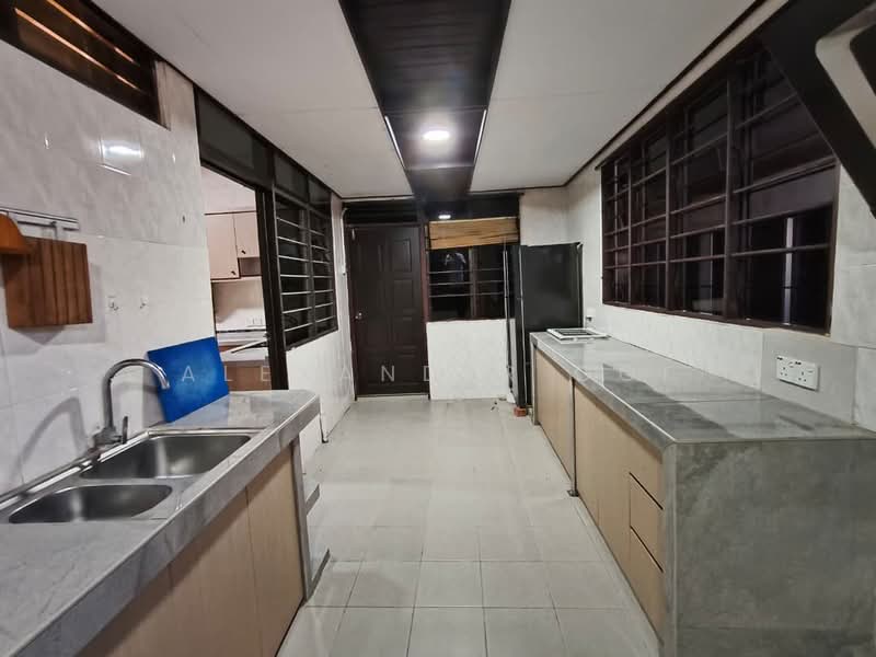 Taman Golf Semi-D House For Rent untuk Untuk Disewa - RM 2,000 /bulan, Mac 2026 - Kitchen - PropertyGuru.com.my