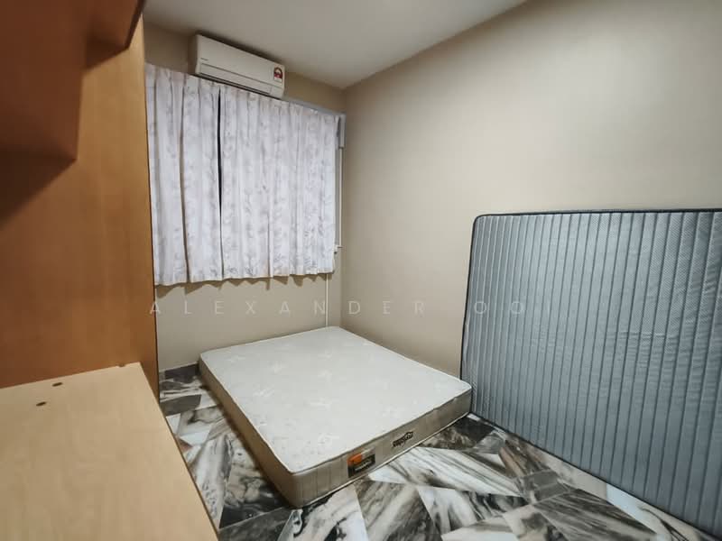 Taman Golf Semi-D House For Rent untuk Untuk Disewa - RM 2,000 /bulan, Mac 2026 - Bedroom - PropertyGuru.com.my