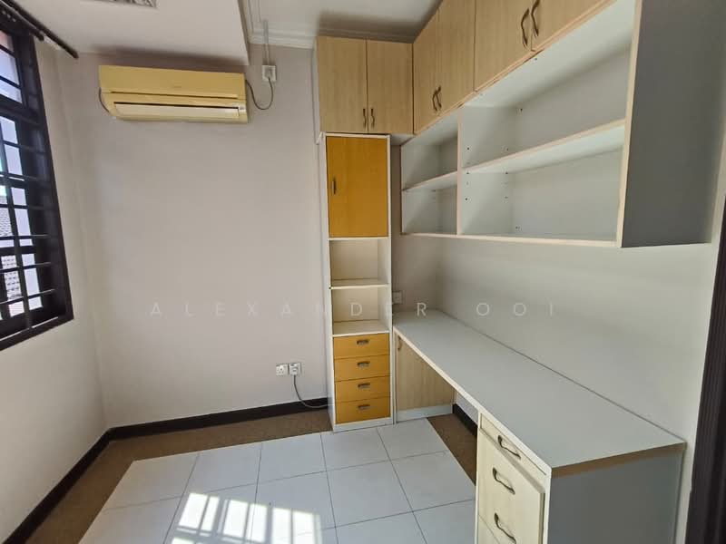 Taman Golf Semi-D House For Rent untuk Untuk Disewa - RM 2,000 /bulan, Mac 2026 - Study - PropertyGuru.com.my