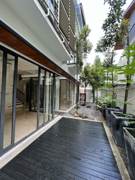 Side Terrace off the Dining Area