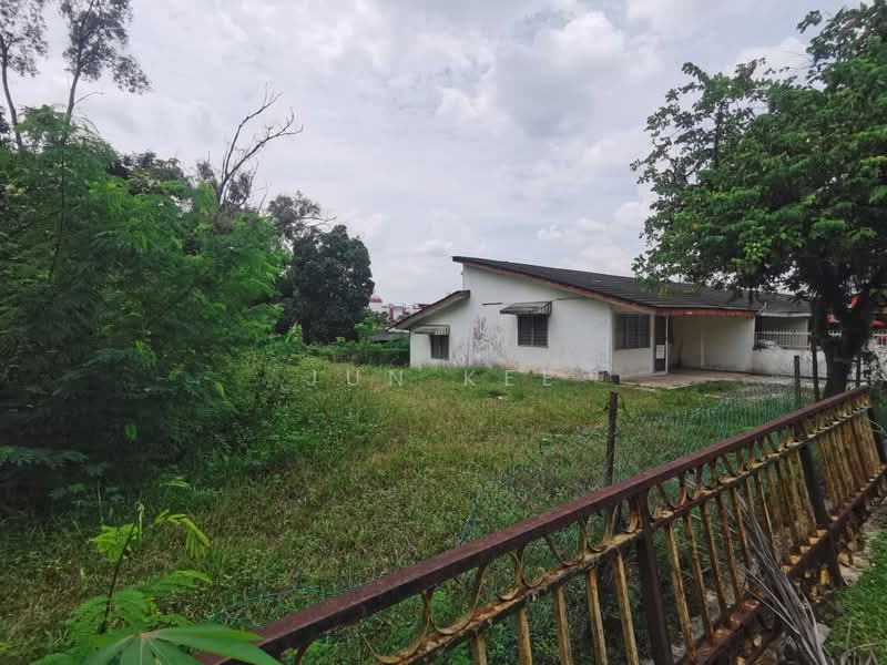 Untuk Disewa - Corner Unit Single Storey Terrace Basic Unit For Rent