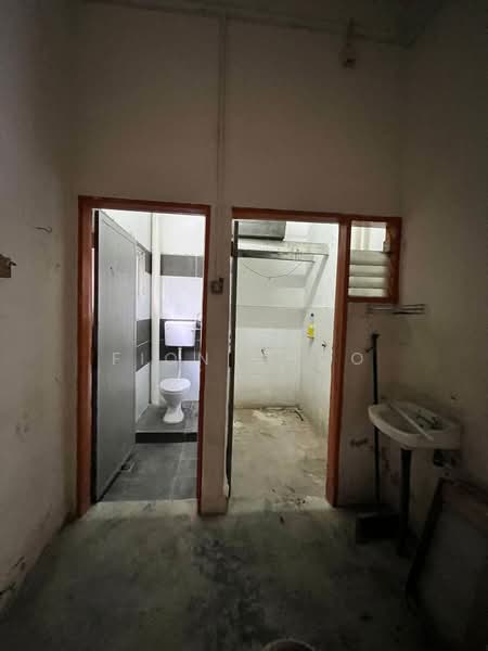 Shop for Rent in Taman Tasek (Johor Bahru) - Fion Choo - Bathroom - PropertyGuru.com.my