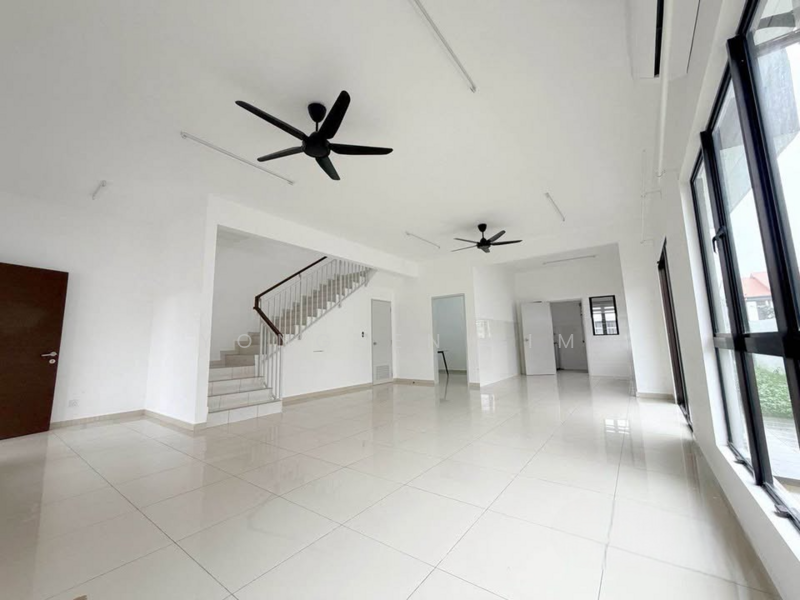 2-storey Terraced House for Sale in Setia Utama (Setia Alam) - Yongsen Lim - Living Room - PropertyGuru.com.my