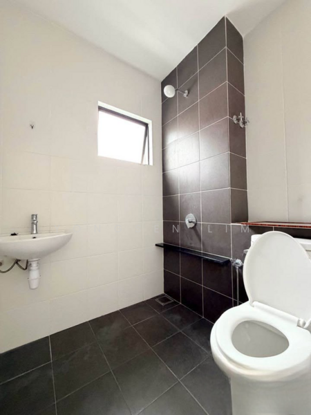 2-storey Terraced House for Sale in Setia Utama (Setia Alam) - Yongsen Lim - Bathroom - PropertyGuru.com.my