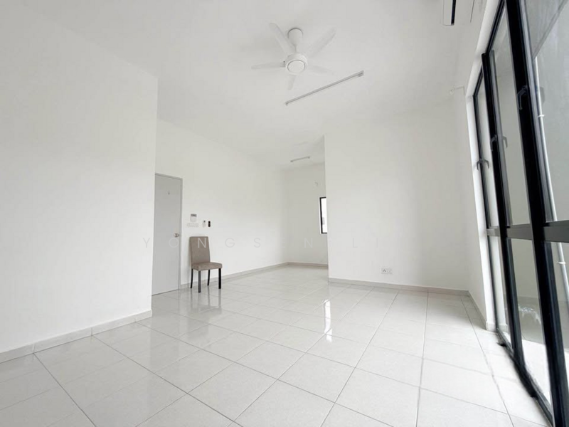 2-storey Terraced House for Sale in Setia Utama (Setia Alam) - Yongsen Lim - Living Room - PropertyGuru.com.my