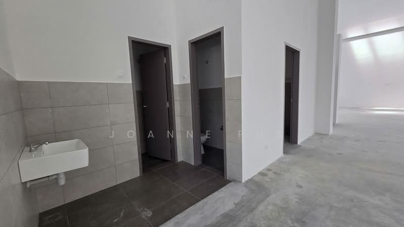 Factory for Rent in Taman Perindustrian Air Hitam (Klang) - Joanne Pua - Bathroom - PropertyGuru.com.my