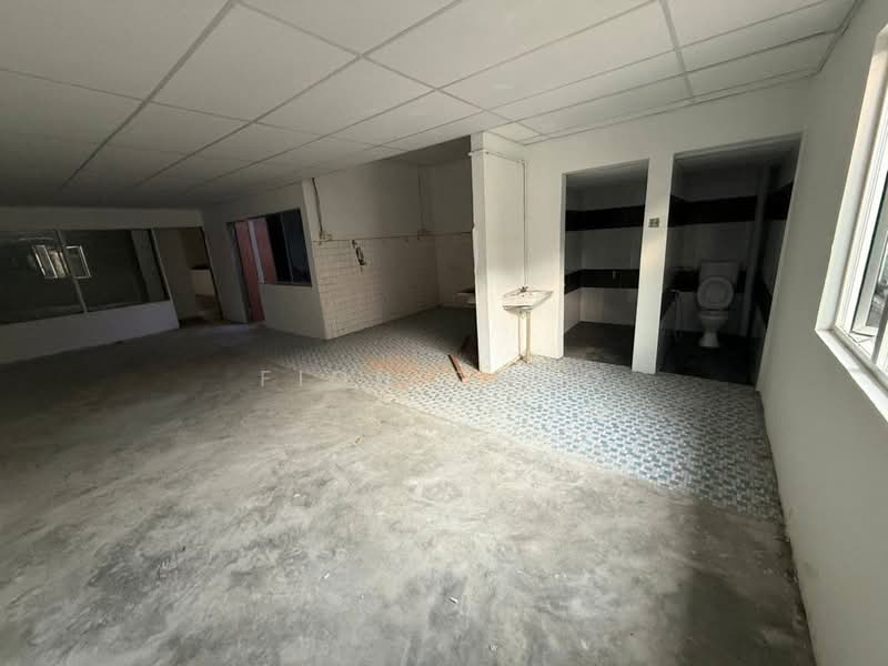 Shop for Rent in Taman Tasek (Johor Bahru) - Fion Choo - Bathroom - PropertyGuru.com.my