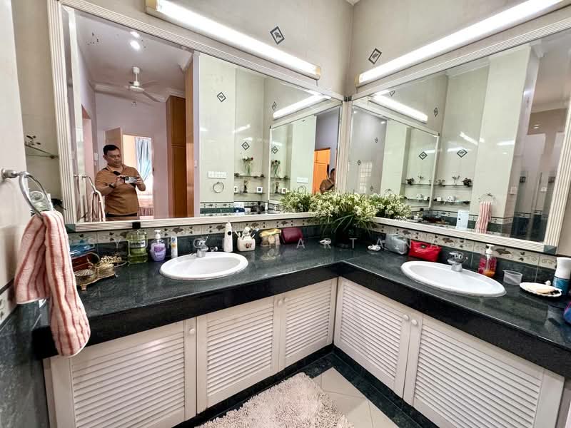 Double Storey Bungalow House Jalan Mihrab, Bukit Jelutong, Shah Alam untuk Untuk Dijual - RM 2,980,000, Mac 2026 - Bathroom - PropertyGuru.com.my