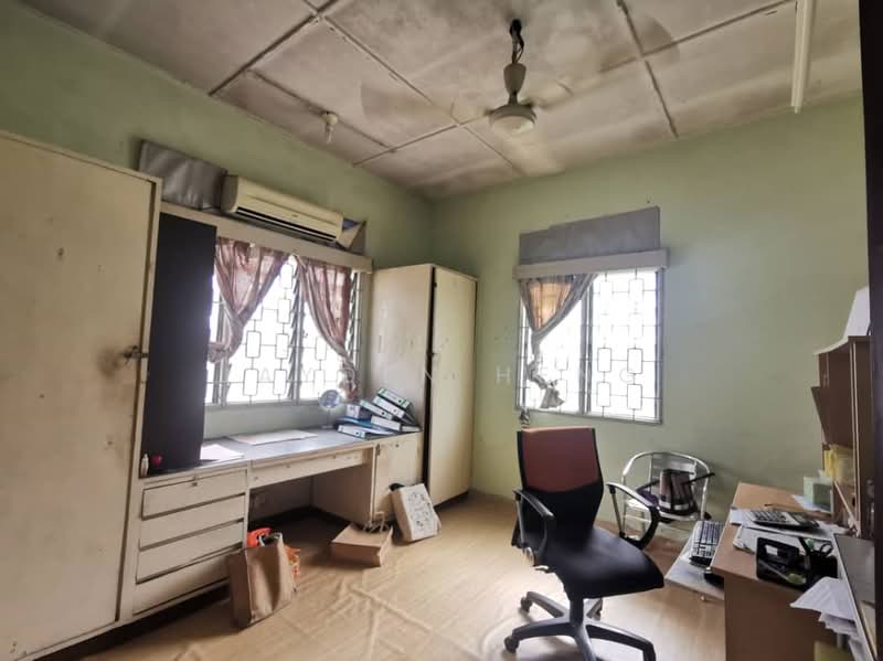 Bungalow for Sale in Seksyen 12 (Petaling Jaya) - Jayden Heng - Study - PropertyGuru.com.my