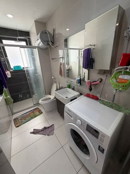 Condominium for Sale at Bay Point @ Country Garden Danga Bay - Nicholas Tey - Bathroom - PropertyGuru.com.my