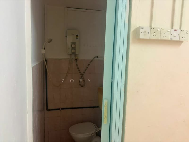 1-storey Terraced House for Sale in Taman Abad (Johor Bahru) - Zoey Lee - Bathroom - PropertyGuru.com.my