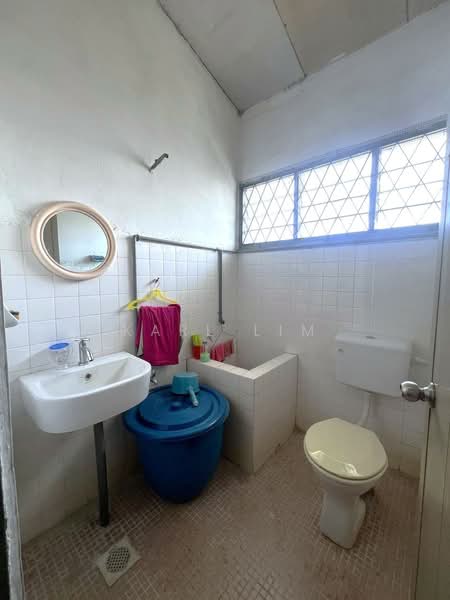 Taman Kolam Air JB Town untuk Untuk Dijual - RM 780,000, Mac 2026 - Bathroom - PropertyGuru.com.my