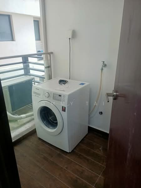 Kings Bay @ Country Garden Danga Bay untuk Untuk Disewa - RM 2,400 /bulan, Mac 2026 - Balcony - PropertyGuru.com.my