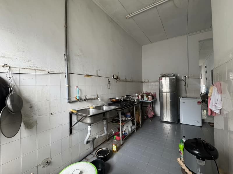 1-storey Terraced House for Sale in Taman Megah Ria (Masai) - Coco Feng Lily - Kitchen - PropertyGuru.com.my