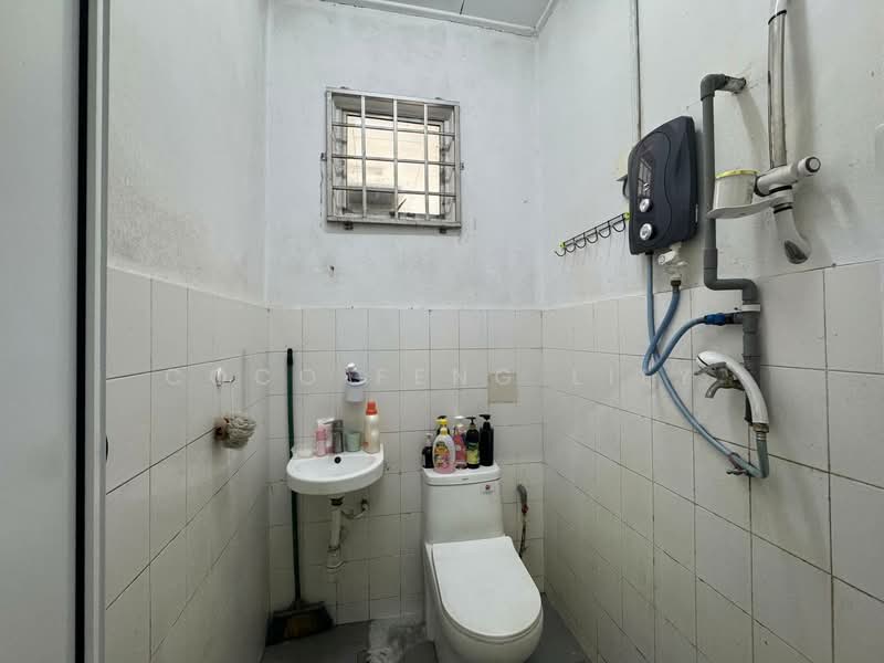 1-storey Terraced House for Sale in Taman Megah Ria (Masai) - Coco Feng Lily - Bathroom - PropertyGuru.com.my