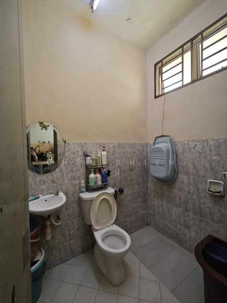 Taman Nusa Indah untuk Untuk Dijual - RM 668,000, Mac 2026 - Bathroom - PropertyGuru.com.my