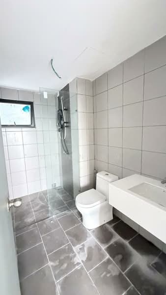 Service Residence for Sale at E Island Lake Haven - Wynn Ng - Bathroom - PropertyGuru.com.my