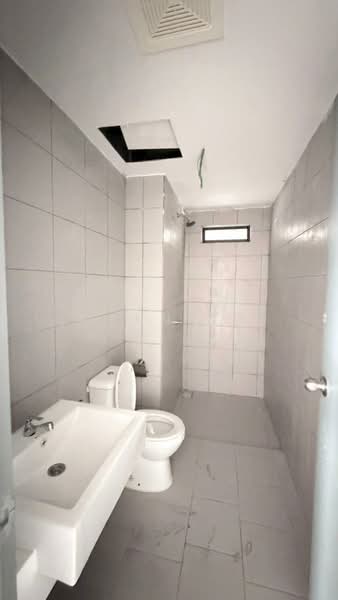 Service Residence for Sale at E Island Lake Haven - Wynn Ng - Bathroom - PropertyGuru.com.my