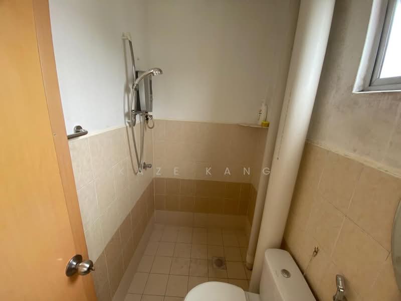 Relau Vista Apartment untuk Untuk Disewa - RM 1,300 /bulan, Mac 2026 - Bathroom - PropertyGuru.com.my