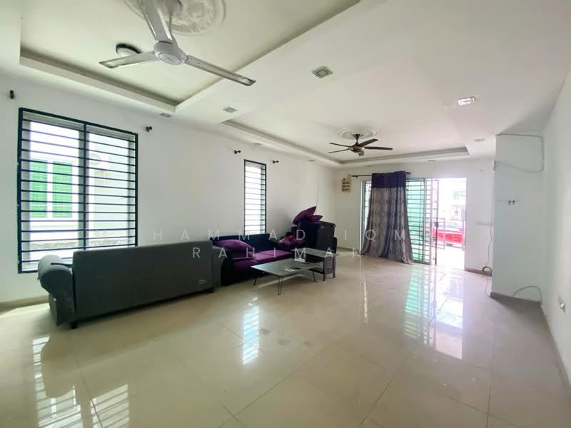Nusari Aman 2 untuk Untuk Dijual - RM 520,000, Mac 2026 - Living Room - PropertyGuru.com.my