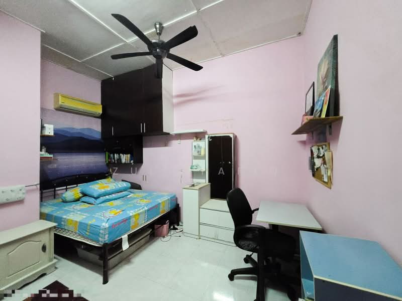Bungalow for Sale in Kampung Sungai Pelong (Sungai Buloh) - Zul Syafiq - Bedroom - PropertyGuru.com.my