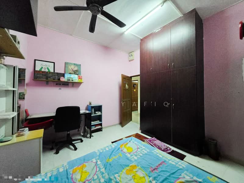 Bungalow for Sale in Kampung Sungai Pelong (Sungai Buloh) - Zul Syafiq - Bedroom - PropertyGuru.com.my