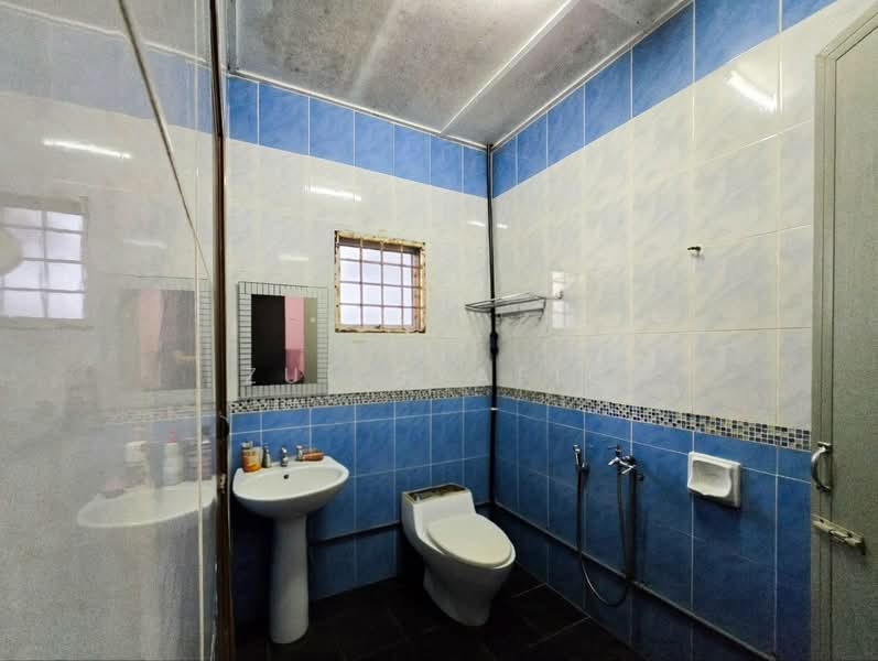 Bungalow for Sale in Kampung Sungai Pelong (Sungai Buloh) - Zul Syafiq - Bathroom - PropertyGuru.com.my