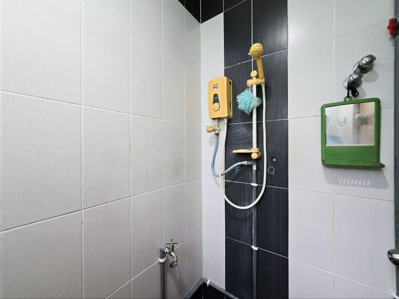 Bungalow for Sale in Kampung Sungai Pelong (Sungai Buloh) - Zul Syafiq - Bathroom - PropertyGuru.com.my