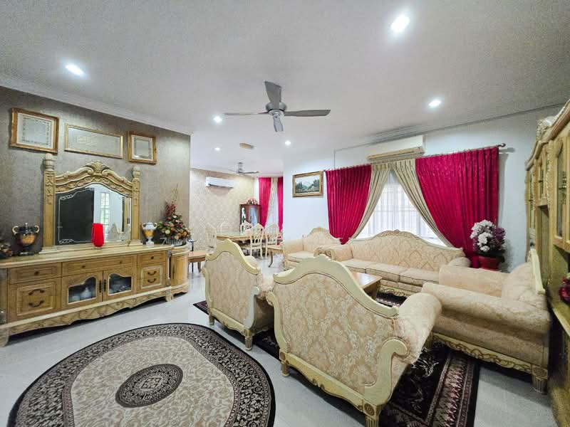 Bungalow for Sale in Kampung Sungai Pelong (Sungai Buloh) - Zul Syafiq - Living Room - PropertyGuru.com.my