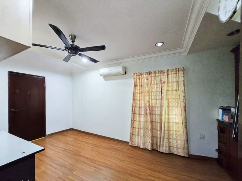 Bungalow for Sale in Kampung Sungai Pelong (Sungai Buloh) - Zul Syafiq - Living Room - PropertyGuru.com.my